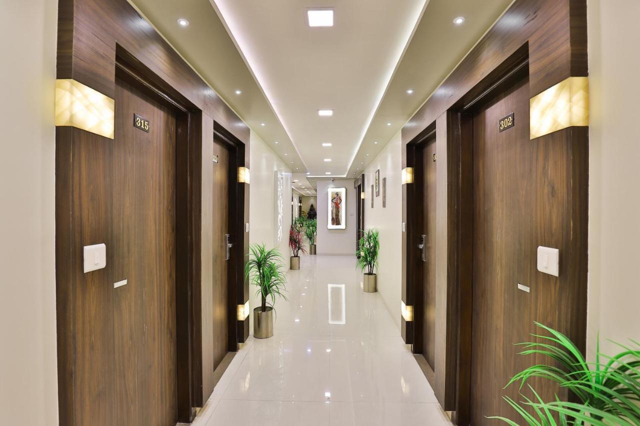 Collection O 7557 Hotel Shiv Kunj Exotica Naroda Kültér fotó