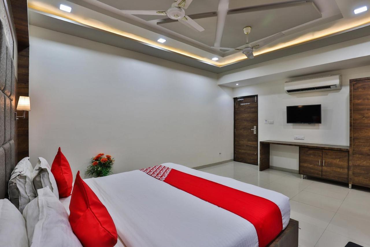 Collection O 7557 Hotel Shiv Kunj Exotica Naroda Kültér fotó