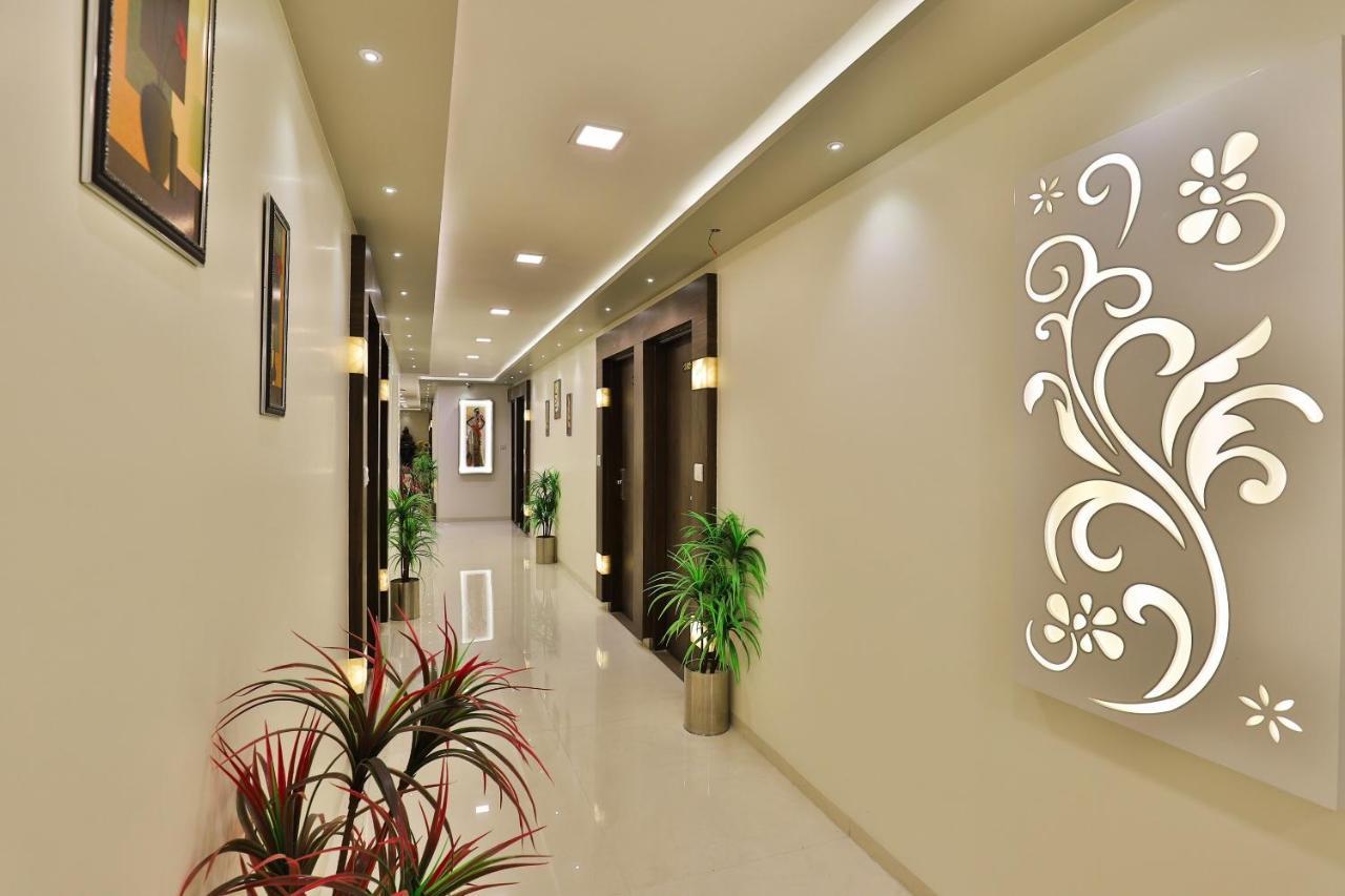 Collection O 7557 Hotel Shiv Kunj Exotica Naroda Kültér fotó