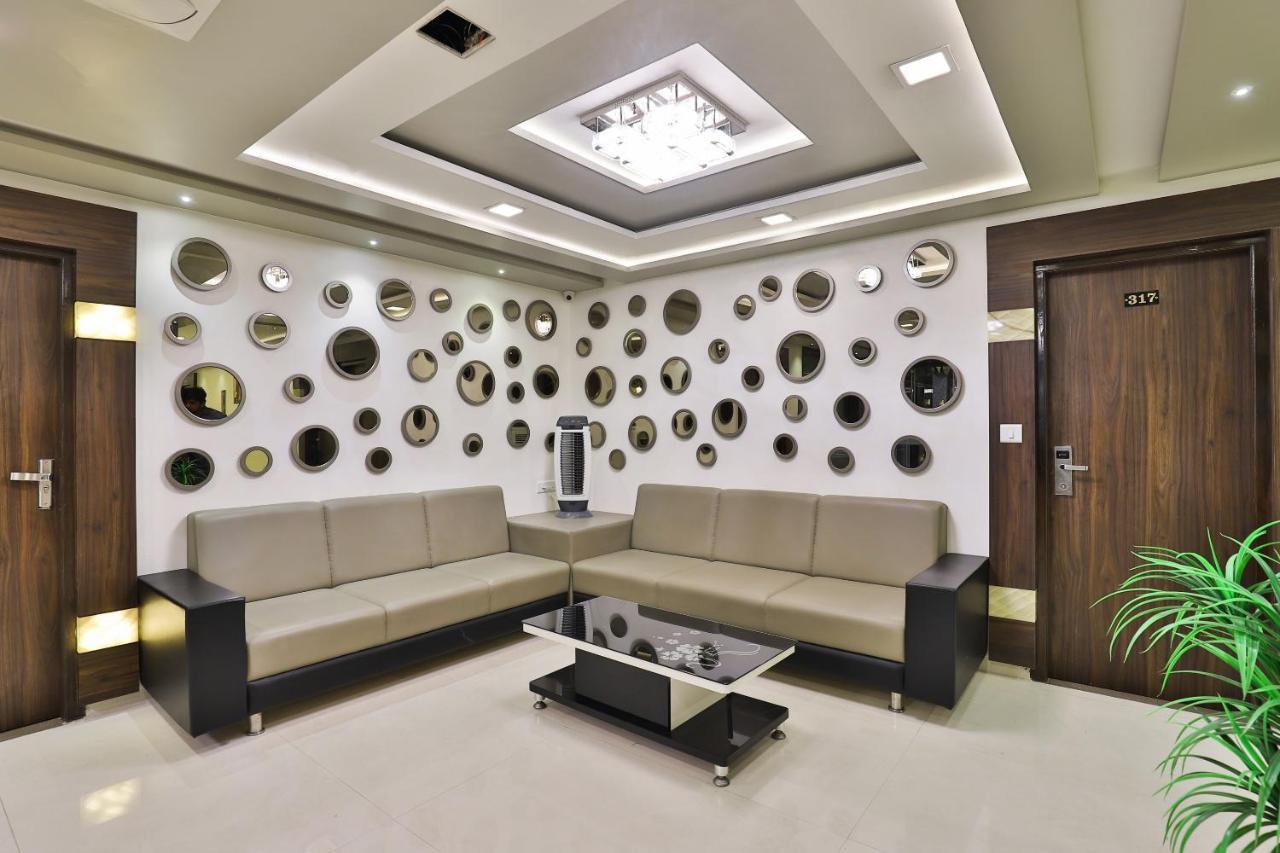 Collection O 7557 Hotel Shiv Kunj Exotica Naroda Kültér fotó